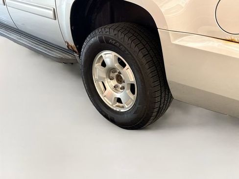 Used 2012 Chevrolet Suburban LT AWD/4WD image 30