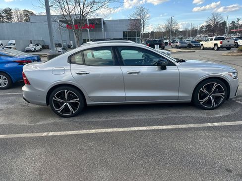 Used 2024 Volvo S60 B5 Plus image 4