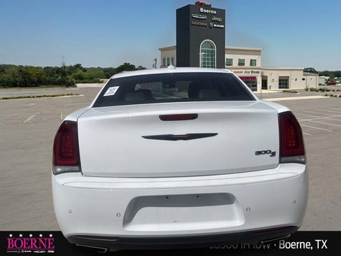 Used 2023 Chrysler 300 S RWD image 11