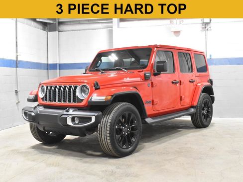 Used 2025 Jeep Wrangler Sahara image 4