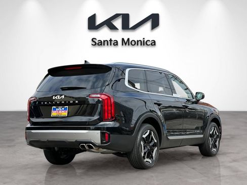 Certified 2025 Kia Telluride S FWD image 7