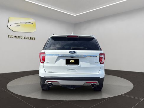 Used 2017 Ford Explorer XLT w/ Equipment Group 202A image 6