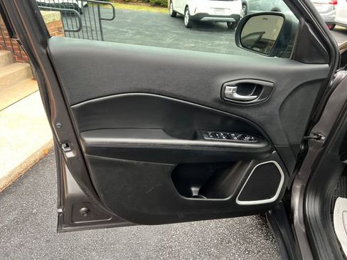 Used 2019 Jeep Compass Altitude image 16