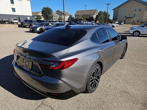 Used 2026 Toyota Camry XLE w/ Premium Plus Package image 5