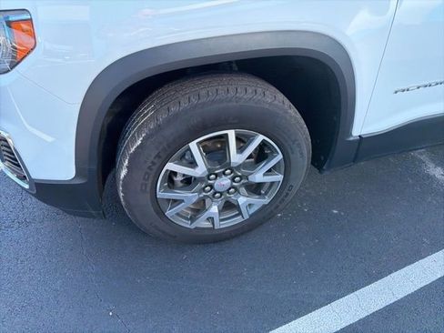 Used 2023 GMC Acadia SLE w/ Driver Convenience Package image 4