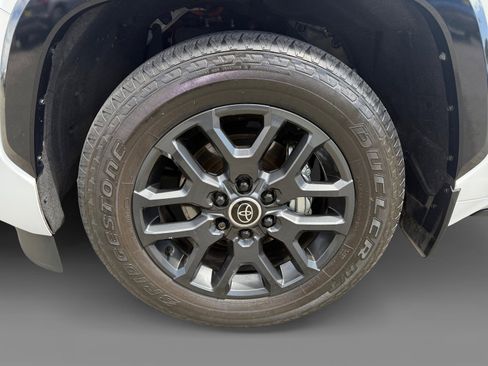 Used 2024 Toyota Sequoia Platinum AWD/4WD image 9