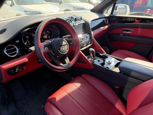 Used 2023 Bentley Bentayga image 10