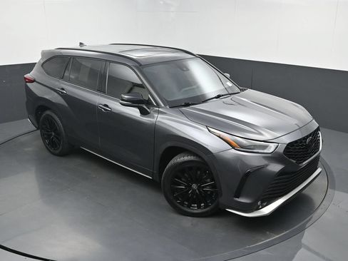 Used 2023 Toyota Highlander XSE FWD image 33