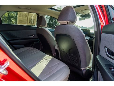 Used 2021 Hyundai Elantra Limited FWD image 16