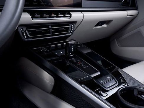 Used 2024 Porsche 911 Carrera 4S image 30