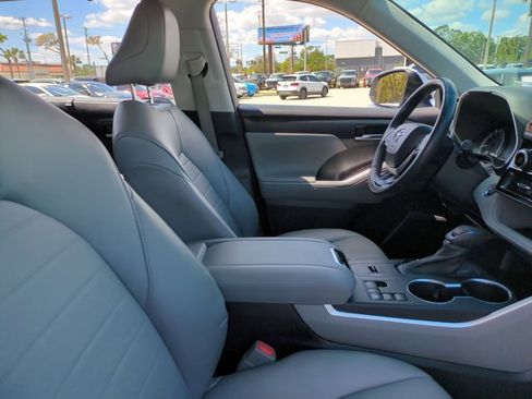 Used 2023 Toyota Highlander XLE image 22