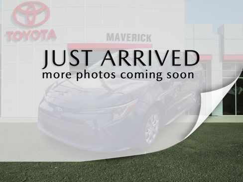 Used 2025 Toyota Corolla LE w/ Convenience Package FWD image 1