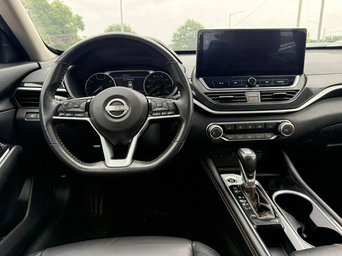 Used 2023 Nissan Altima 2.5 SR w/ SR Premium Package FWD image 10