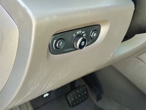 Used 2018 Chevrolet Traverse LT image 16