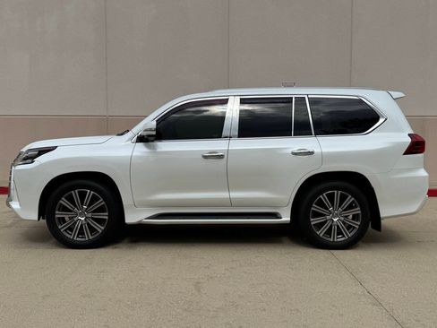 Used 2017 Lexus LX 570 4WD image 3