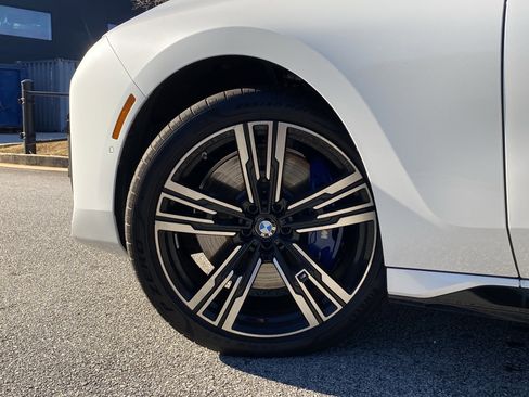 Used 2025 BMW 740i w/ Premium Package image 17