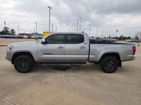 Used 2021 Toyota Tacoma SR5 RWD image 8