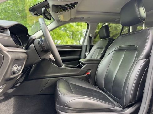 Used 2022 Jeep Grand Cherokee Limited image 14