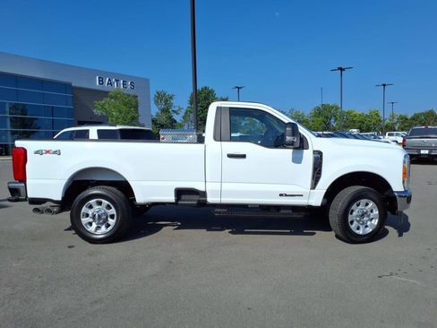 Used 2023 Ford F350 XLT image 2