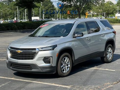 Used 2022 Chevrolet Traverse LS FWD image 2