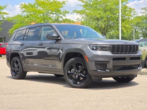 Used 2024 Jeep Grand Cherokee L Altitude AWD/4WD image 2