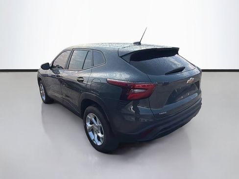 Used 2025 Chevrolet Trax LS w/ LS Convenience Package FWD image 6