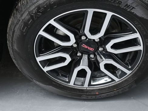 Used 2022 GMC Yukon AT4 image 31