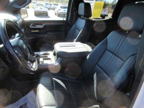 Used 2022 Chevrolet Silverado 1500 High Country w/ Technology Package image 14