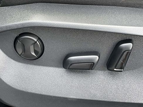 Certified 2023 Volkswagen Tiguan SE FWD image 16