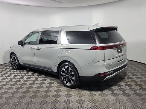 Used 2024 Kia Carnival EX image 10