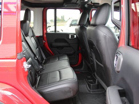 Used 2018 Jeep Wrangler Unlimited Sahara w/ Uconnect 4C Nav & Sound Group AWD/4WD image 25
