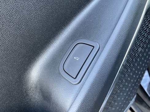 Used 2025 Buick Enclave Avenir image 17