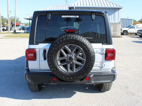 Used 2024 Jeep Wrangler Sport S image 9