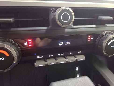 Used 2025 Toyota Tacoma TRD Off-Road AWD/4WD image 35