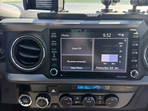 Used 2021 Toyota Tacoma TRD Off-Road w/ Technology Package AWD/4WD image 11