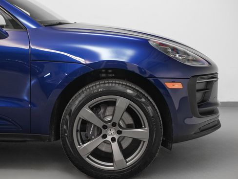 Used 2025 Porsche Macan image 11