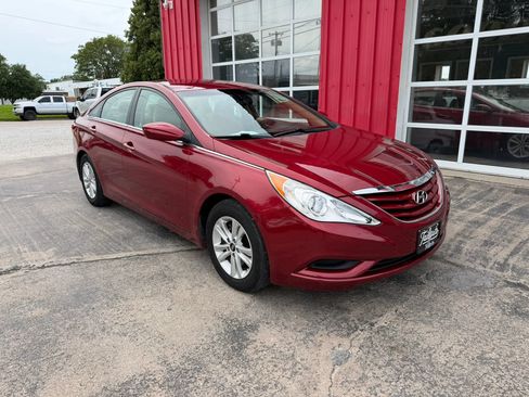 Used 2012 Hyundai Sonata GLS w/ Popular Equipment Pkg FWD image 2