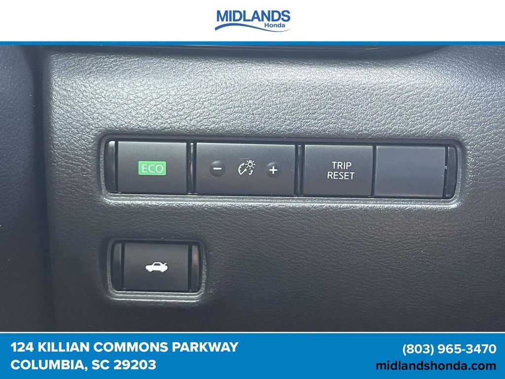 Used 2025 Nissan Sentra SV FWD image 17