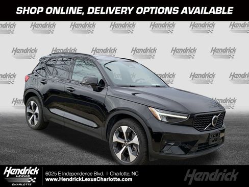 Used 2025 Volvo XC40 B5 Plus image 1