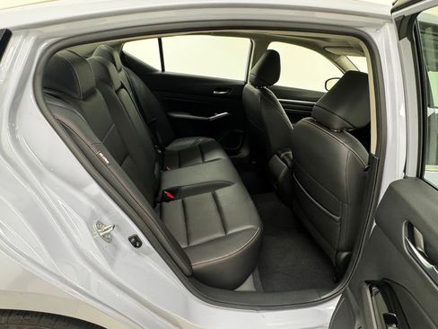 Used 2023 Nissan Altima 2.5 SR w/ SR Premium Package image 16