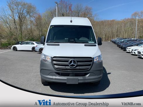 Used 2025 Mercedes-Benz Sprinter 2500 image 3