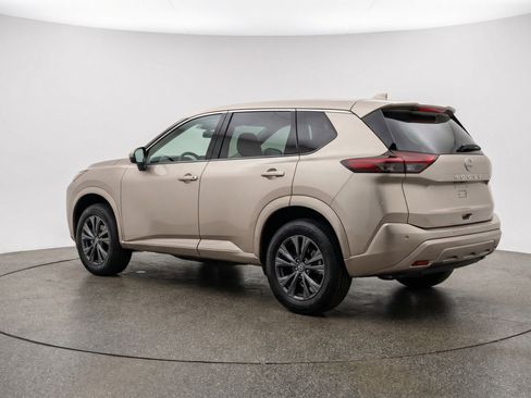 Used 2025 Nissan Rogue SV AWD/4WD image 6