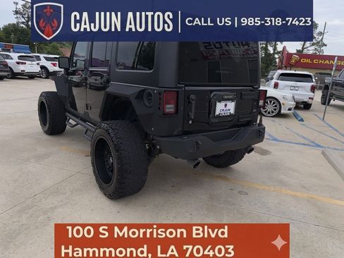 Used 2018 Jeep Wrangler Unlimited Sahara AWD/4WD image 10