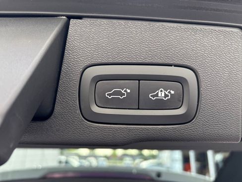 Certified 2022 Volvo XC60 B5 Inscription w/ Climate Package image 29