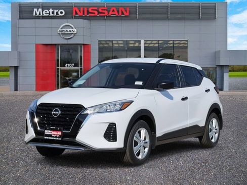 New 2025 Nissan Kicks Play S image 2