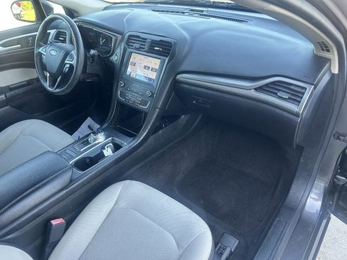 Used 2020 Ford Fusion SE w/ Equipment Group 151A FWD image 20