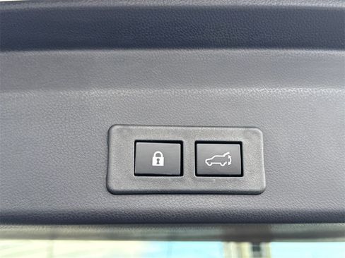 Used 2024 Subaru Ascent Premium w/ Convenience Package image 17