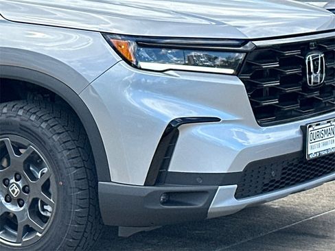 New 2025 Honda Pilot TrailSport image 4