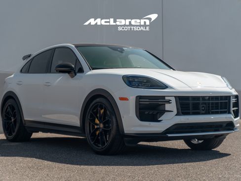 Used 2024 Porsche Cayenne Turbo GT AWD/4WD image 9
