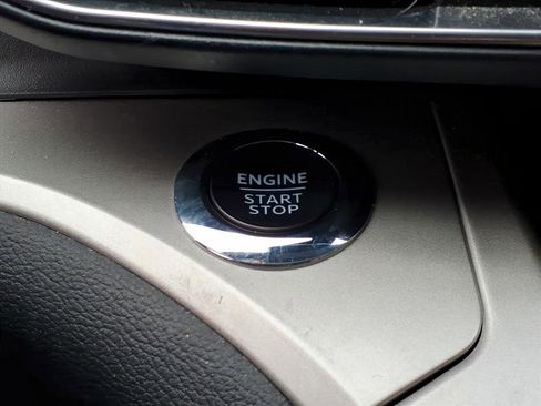 Used 2022 Ford Explorer XLT w/ Equipment Group 202A image 19